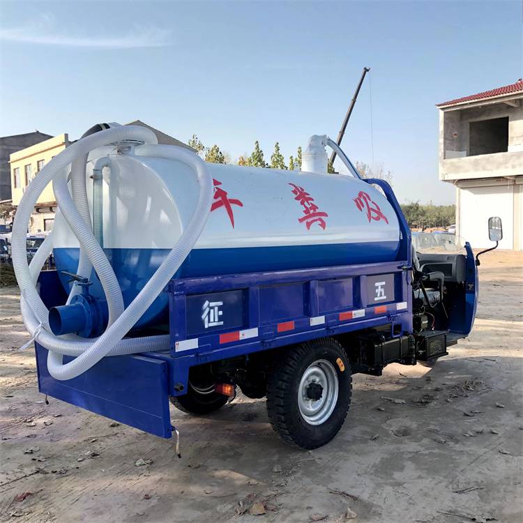 江蘇泰州興化小型三輪吸糞車時風牌自卸三輪吸糞車22馬力吸糞車