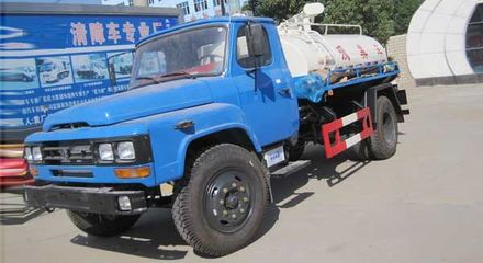 東風尖頭吸糞車-